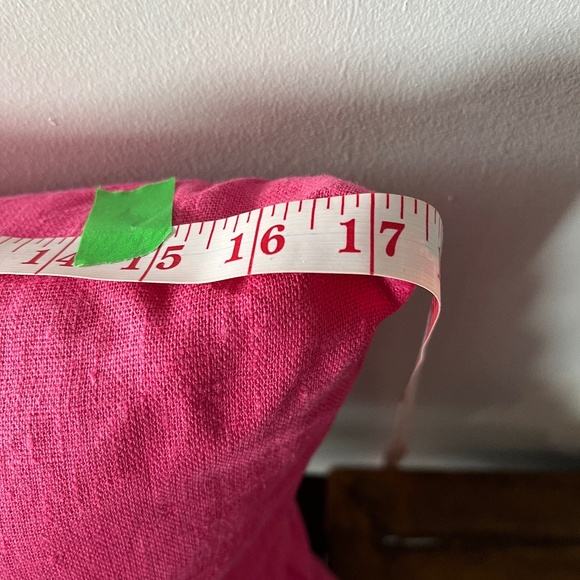100% linen accent pillow, throw pillow, bright pink, 18 x 18 in, The Bay. - Picture 5 of 16